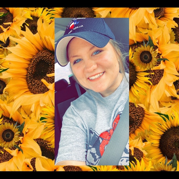 Meet your Posher, Kaitlyn - Picture 3 of 3